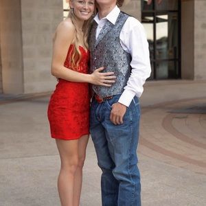 size 4. selling it for $450!